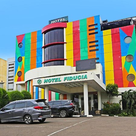 Super Oyo Townhouse Oak Hotel Fiducia Serpong Eksteriør billede