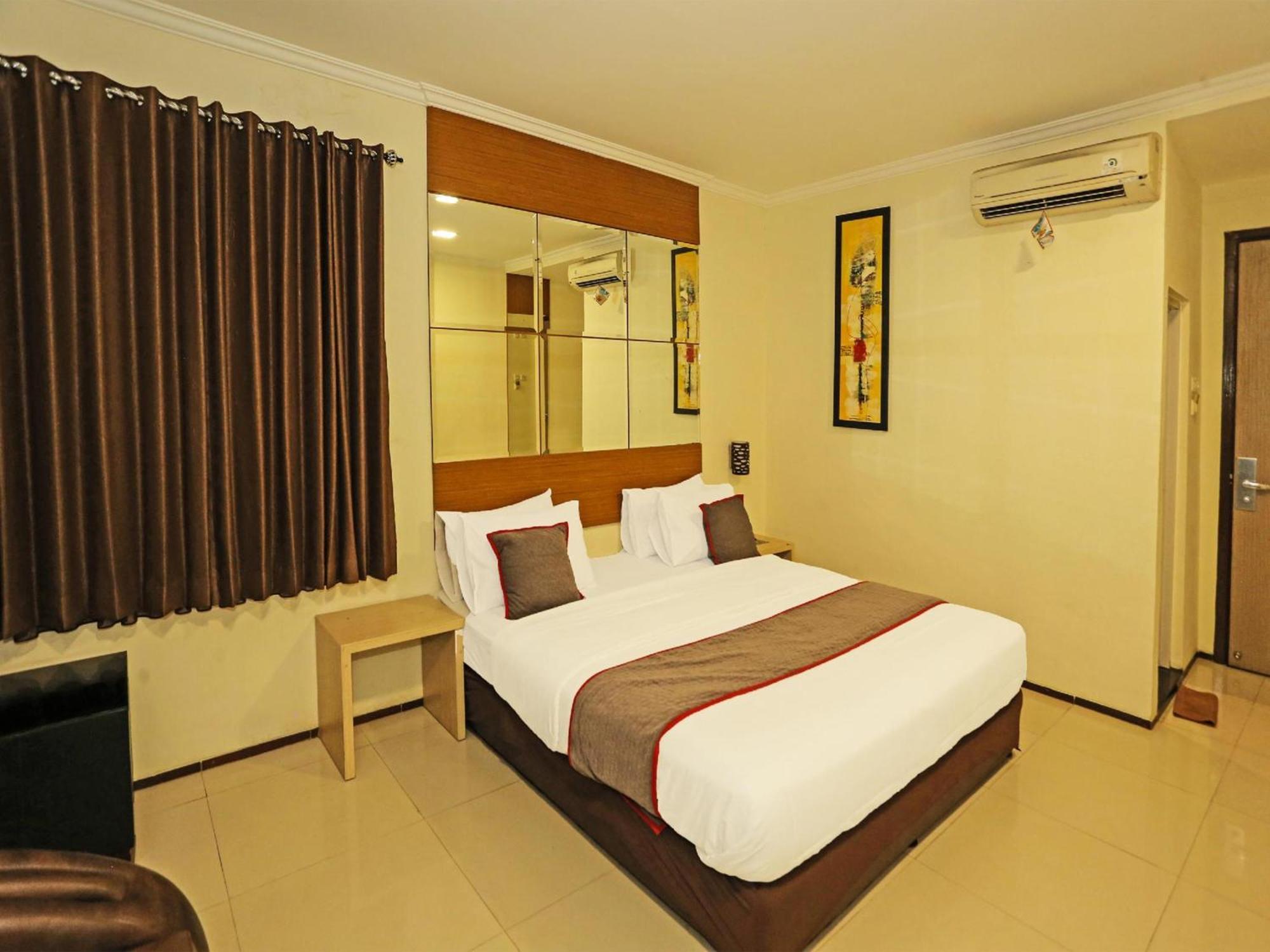 Super Oyo Townhouse Oak Hotel Fiducia Serpong Eksteriør billede
