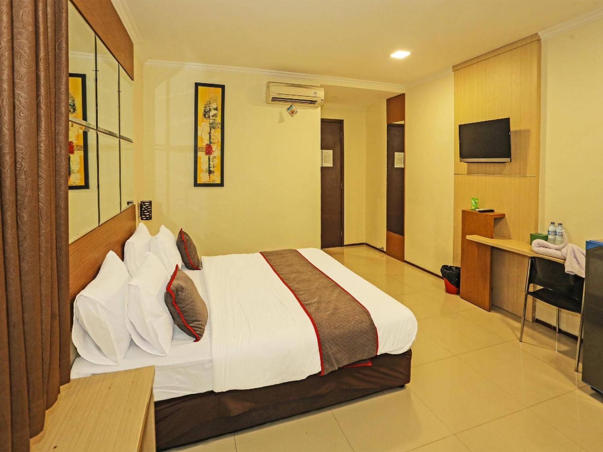 Super Oyo Townhouse Oak Hotel Fiducia Serpong Eksteriør billede