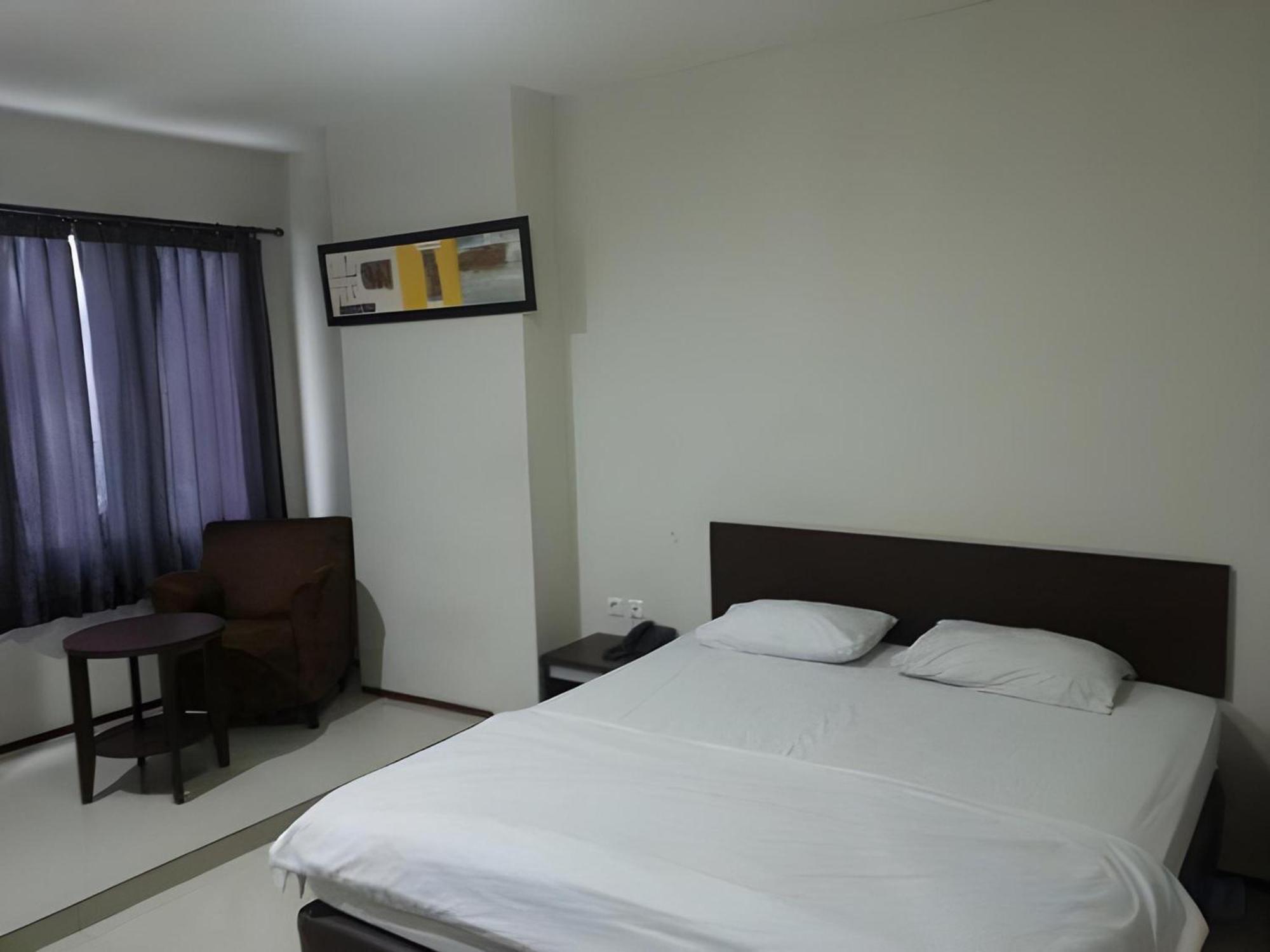 Super Oyo Townhouse Oak Hotel Fiducia Serpong Eksteriør billede