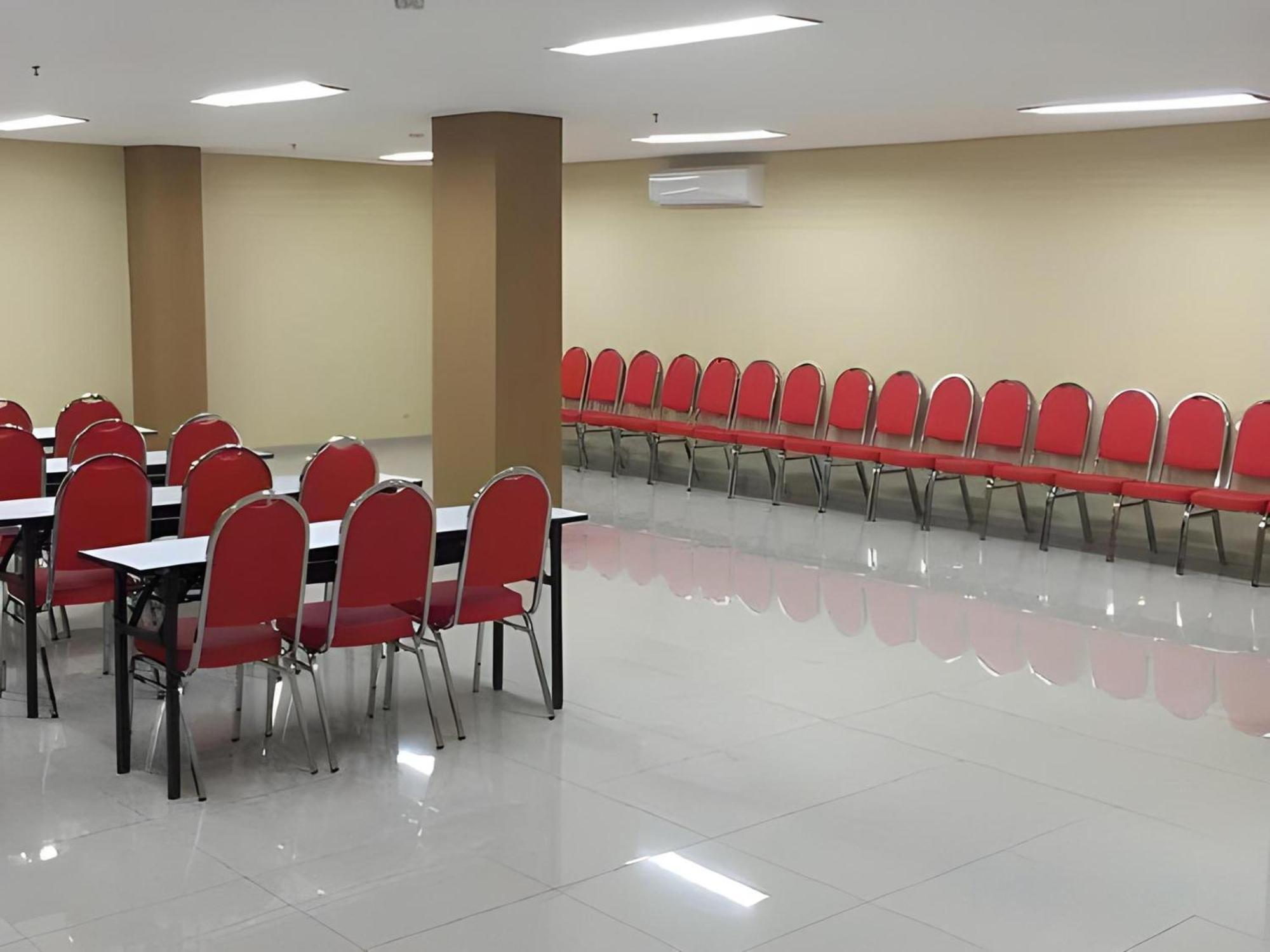 Super Oyo Townhouse Oak Hotel Fiducia Serpong Eksteriør billede
