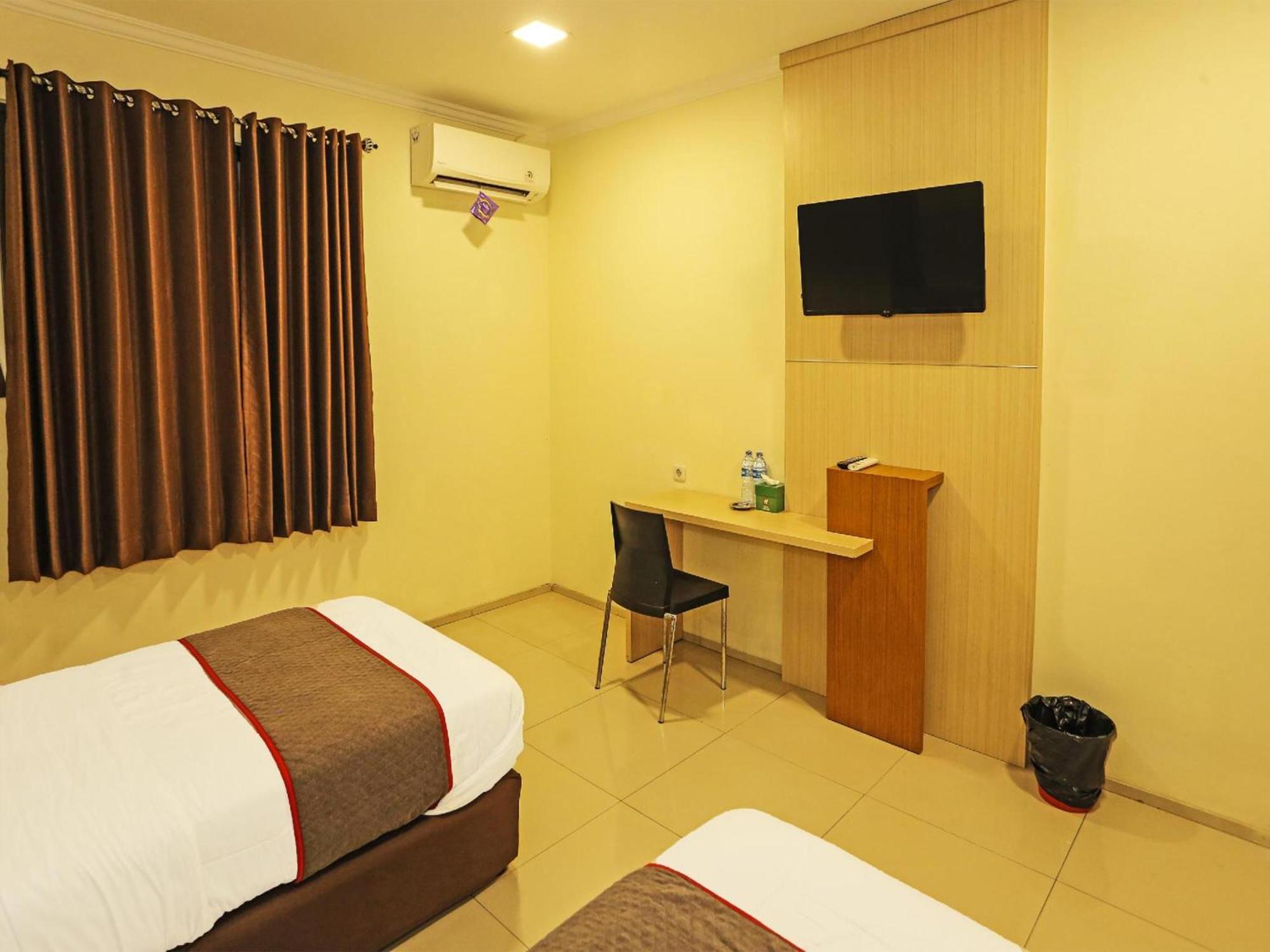 Super Oyo Townhouse Oak Hotel Fiducia Serpong Eksteriør billede