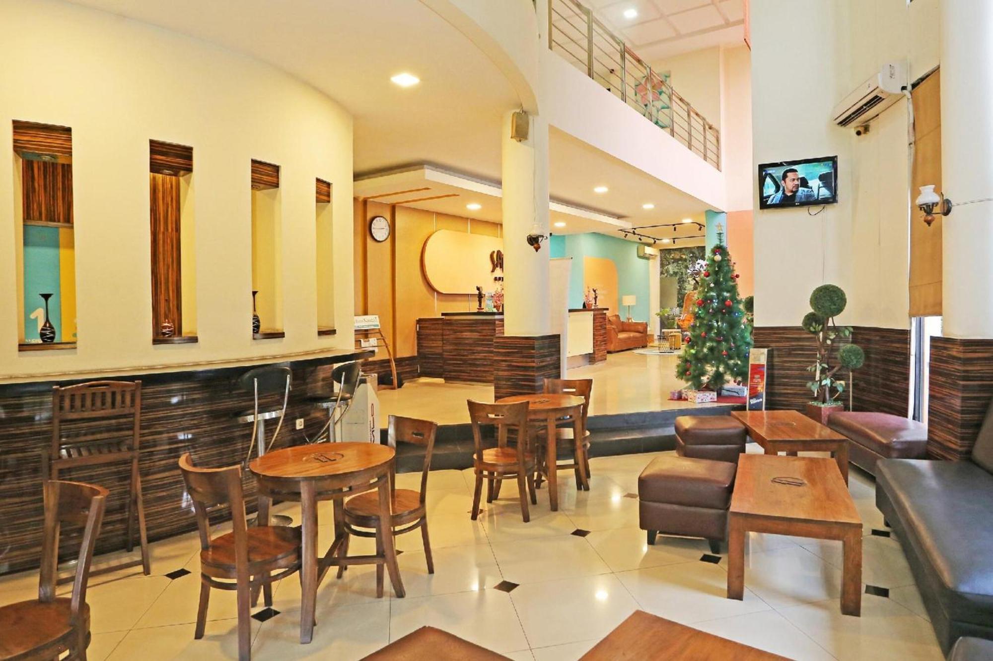 Super Oyo Townhouse Oak Hotel Fiducia Serpong Eksteriør billede