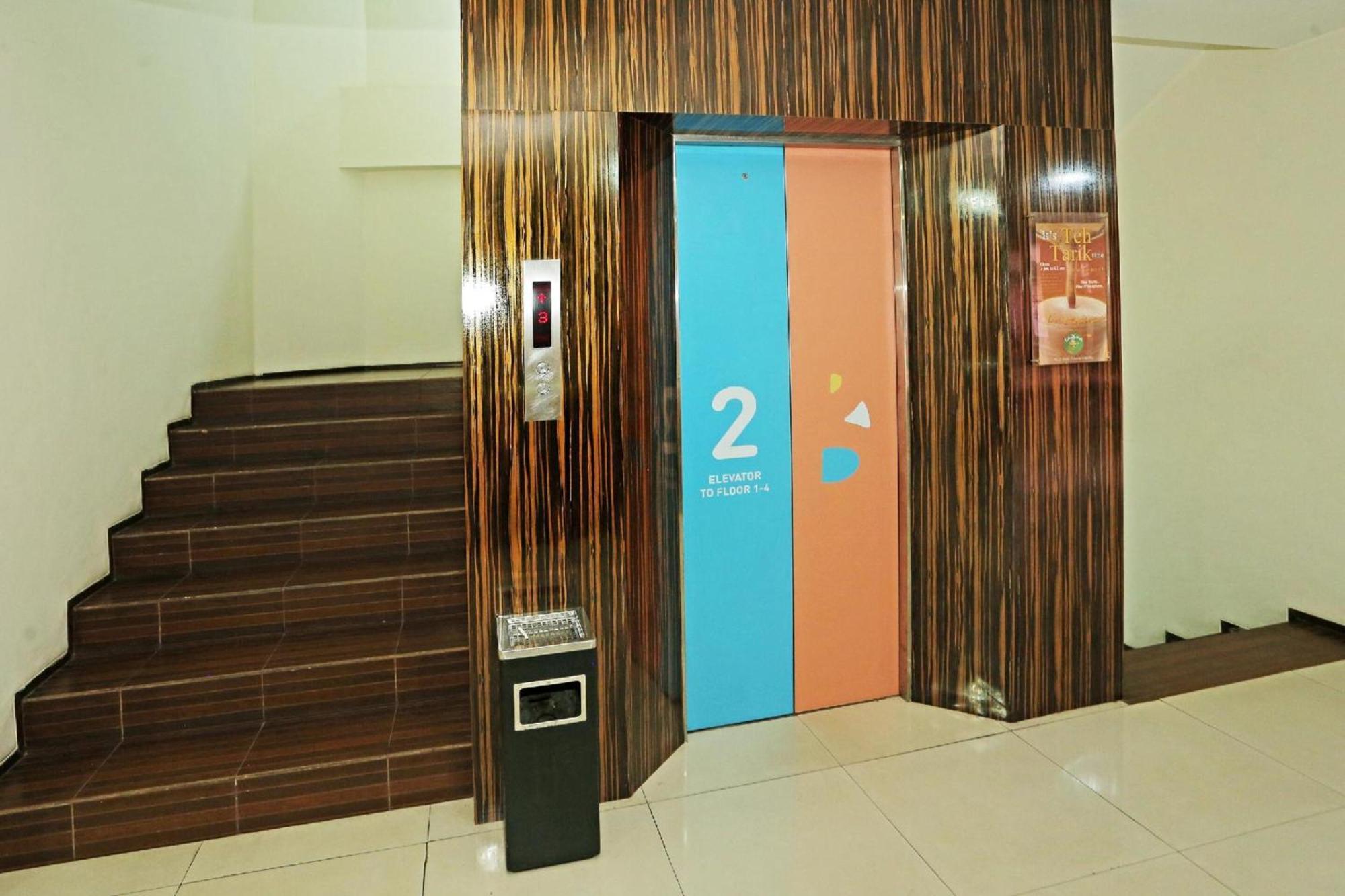 Super Oyo Townhouse Oak Hotel Fiducia Serpong Eksteriør billede