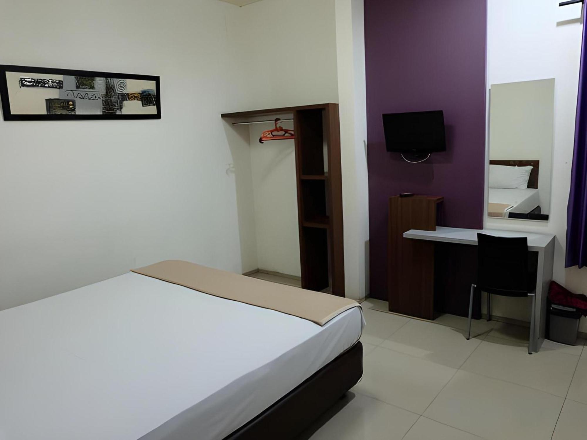 Super Oyo Townhouse Oak Hotel Fiducia Serpong Eksteriør billede
