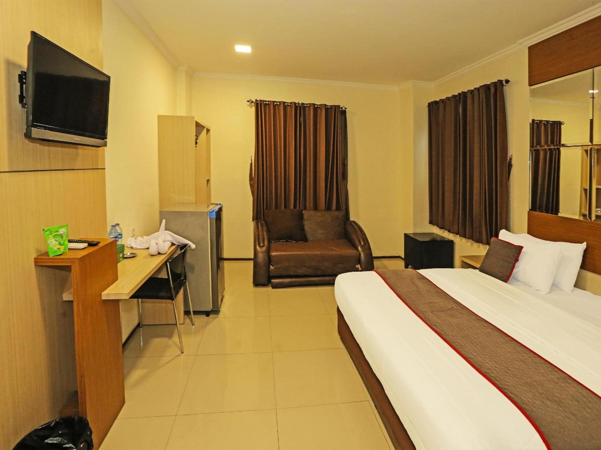 Super Oyo Townhouse Oak Hotel Fiducia Serpong Eksteriør billede