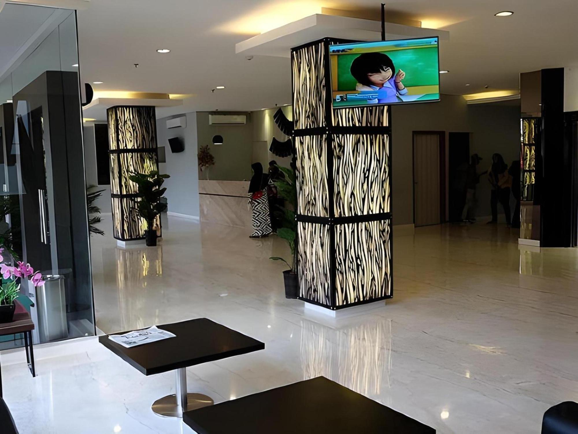 Super Oyo Townhouse Oak Hotel Fiducia Serpong Eksteriør billede