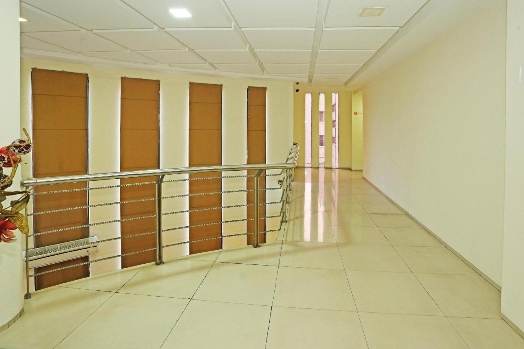 Super Oyo Townhouse Oak Hotel Fiducia Serpong Eksteriør billede