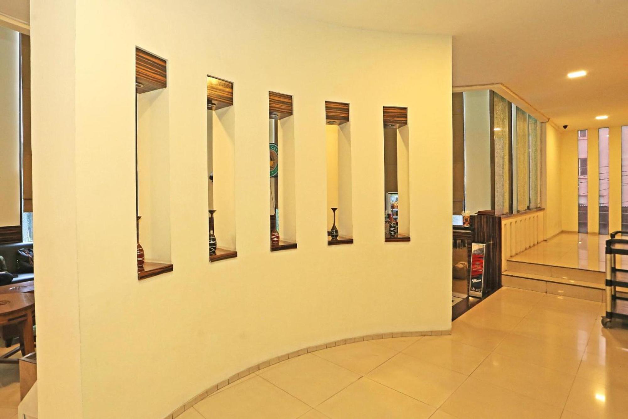 Super Oyo Townhouse Oak Hotel Fiducia Serpong Eksteriør billede