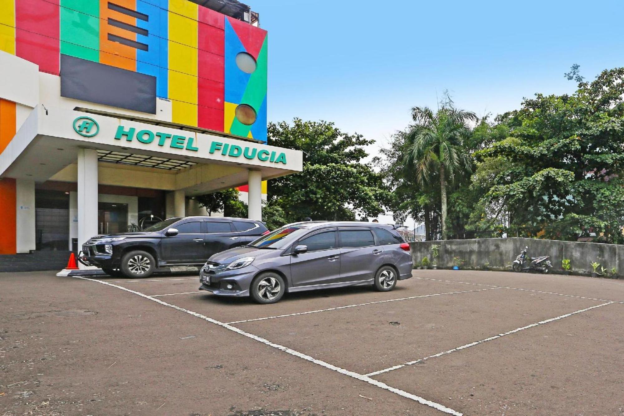 Super Oyo Townhouse Oak Hotel Fiducia Serpong Eksteriør billede