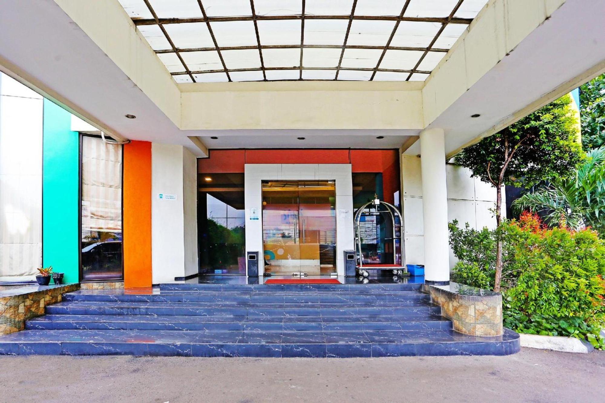 Super Oyo Townhouse Oak Hotel Fiducia Serpong Eksteriør billede