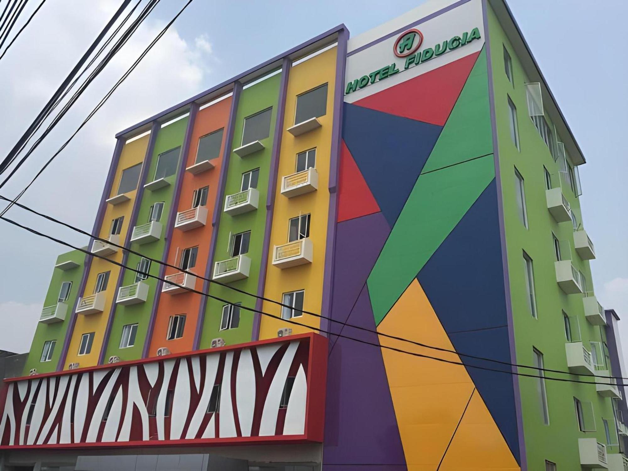 Super Oyo Townhouse Oak Hotel Fiducia Serpong Eksteriør billede