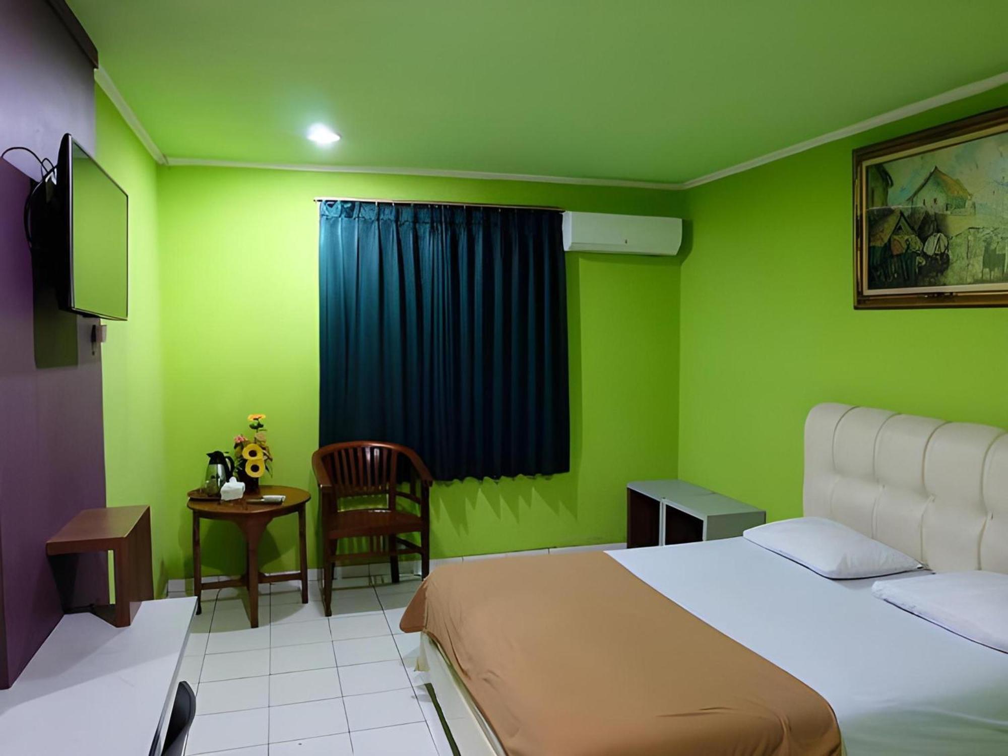 Super Oyo Townhouse Oak Hotel Fiducia Serpong Eksteriør billede