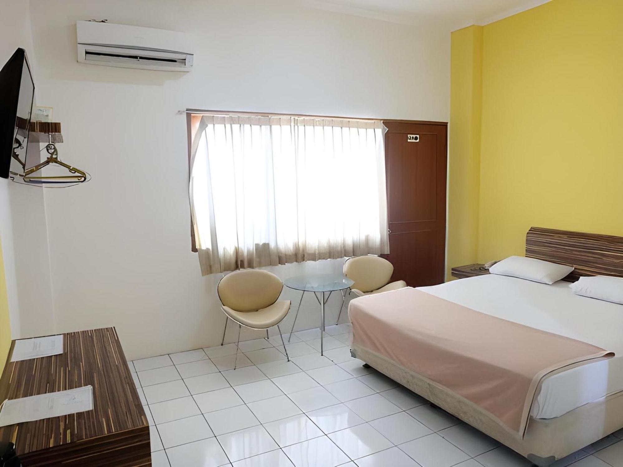 Super Oyo Townhouse Oak Hotel Fiducia Serpong Eksteriør billede