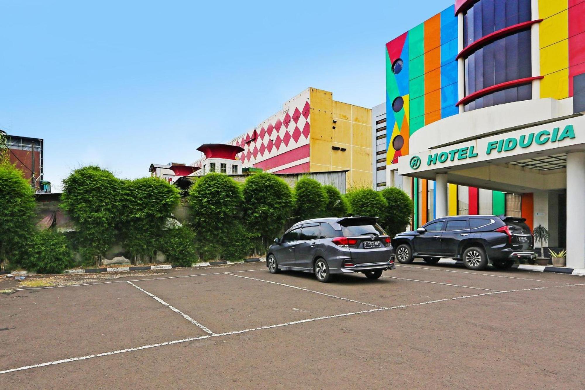 Super Oyo Townhouse Oak Hotel Fiducia Serpong Eksteriør billede