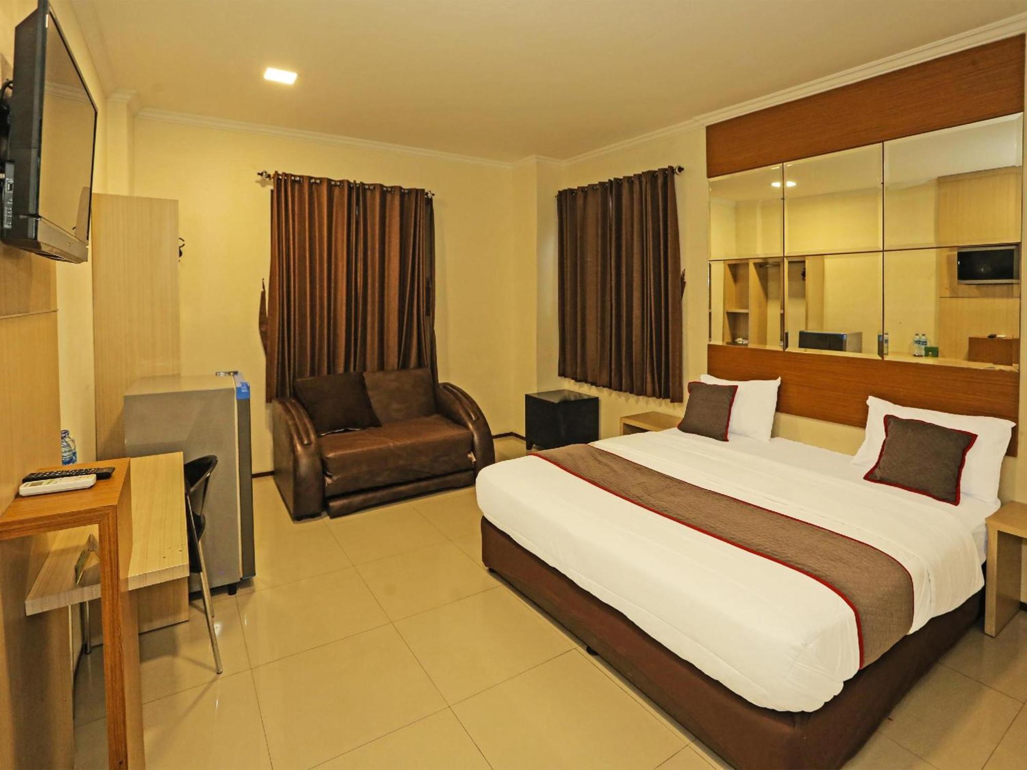 Super Oyo Townhouse Oak Hotel Fiducia Serpong Eksteriør billede