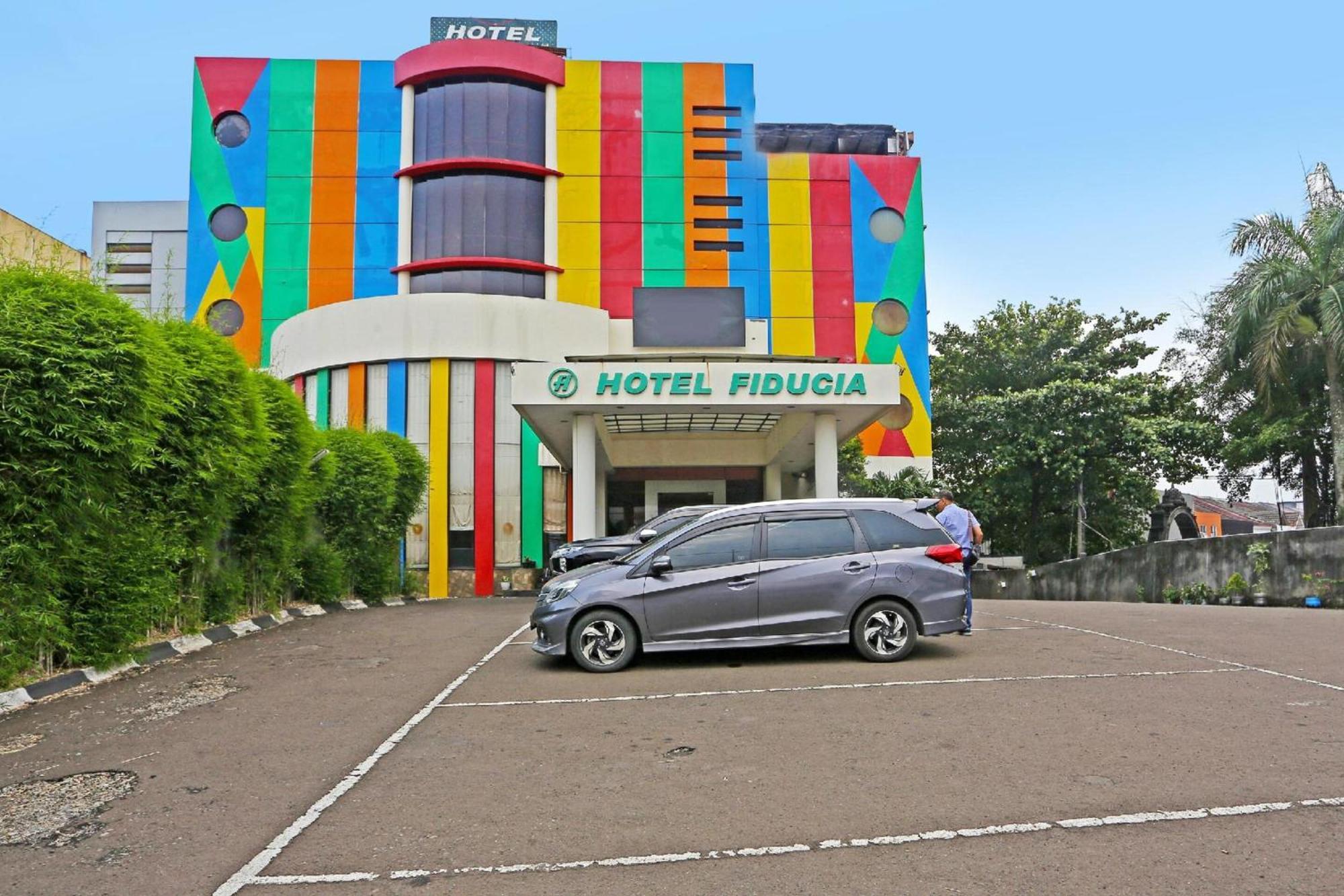 Super Oyo Townhouse Oak Hotel Fiducia Serpong Eksteriør billede