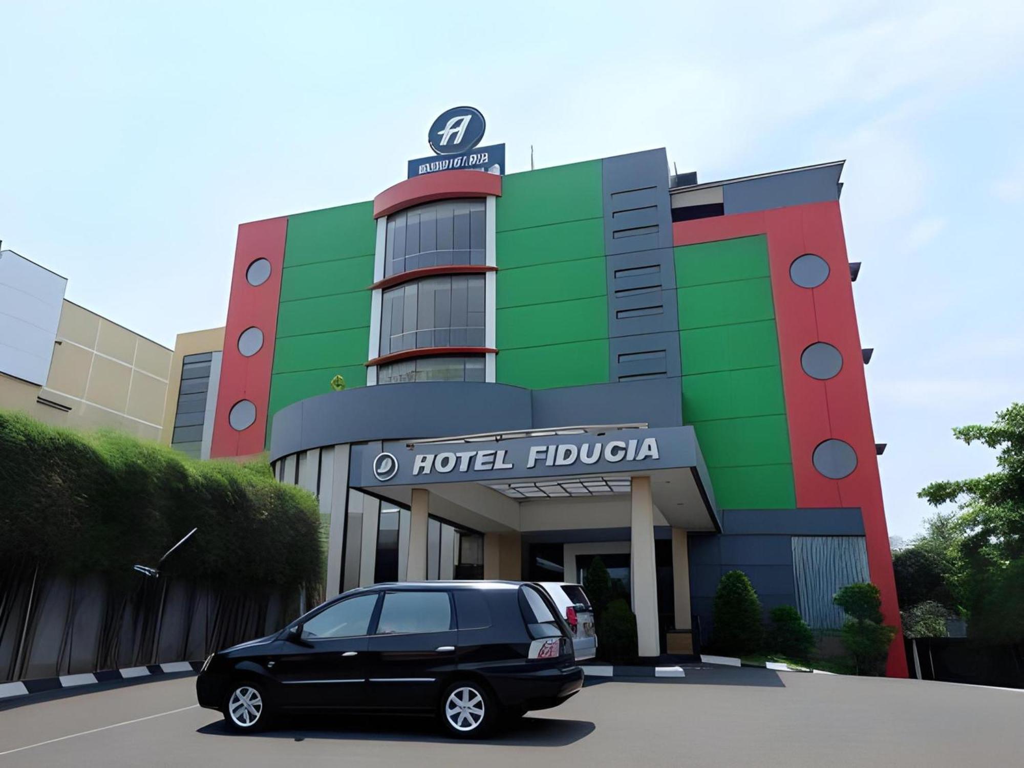 Super Oyo Townhouse Oak Hotel Fiducia Serpong Eksteriør billede