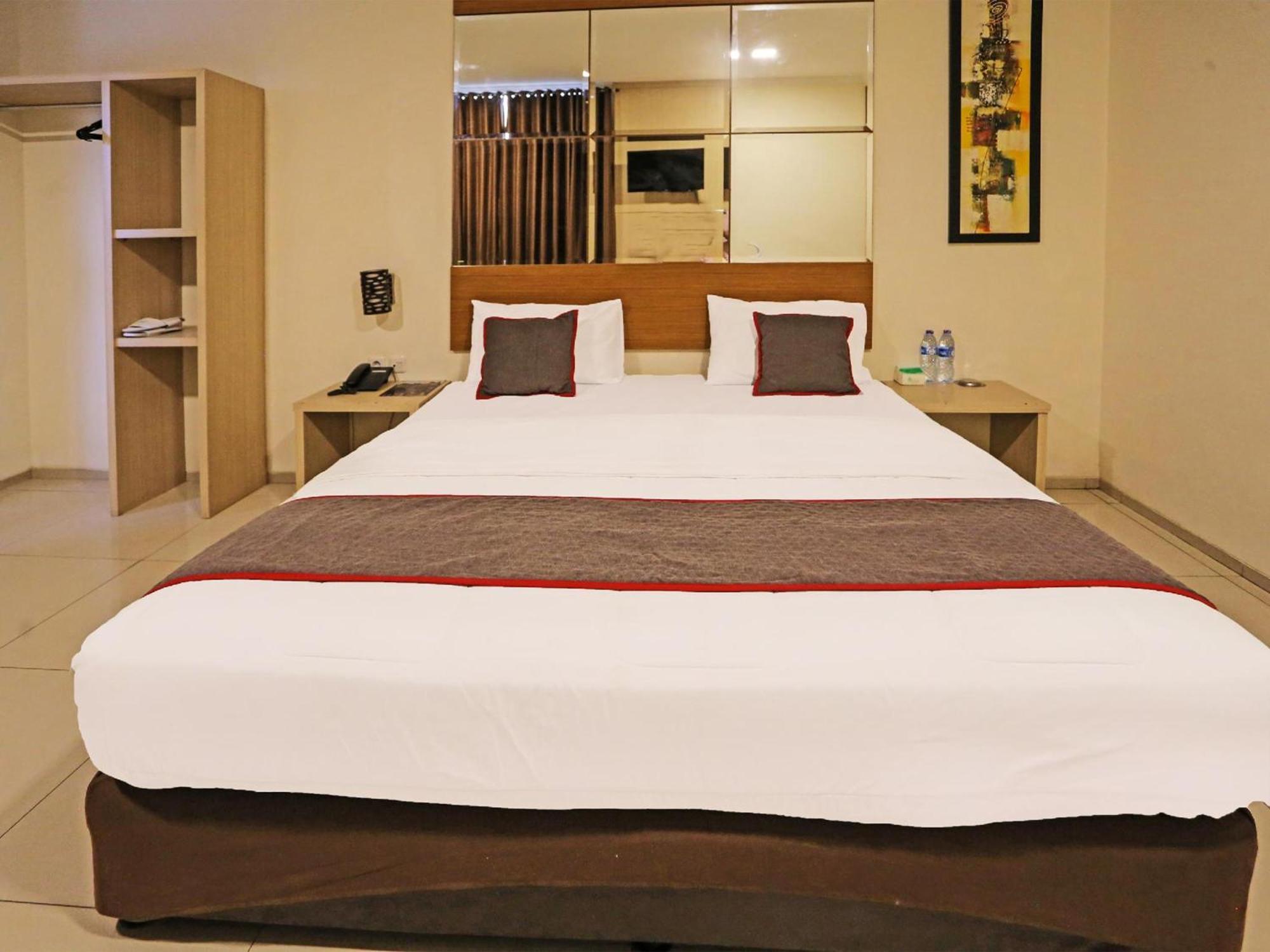 Super Oyo Townhouse Oak Hotel Fiducia Serpong Eksteriør billede
