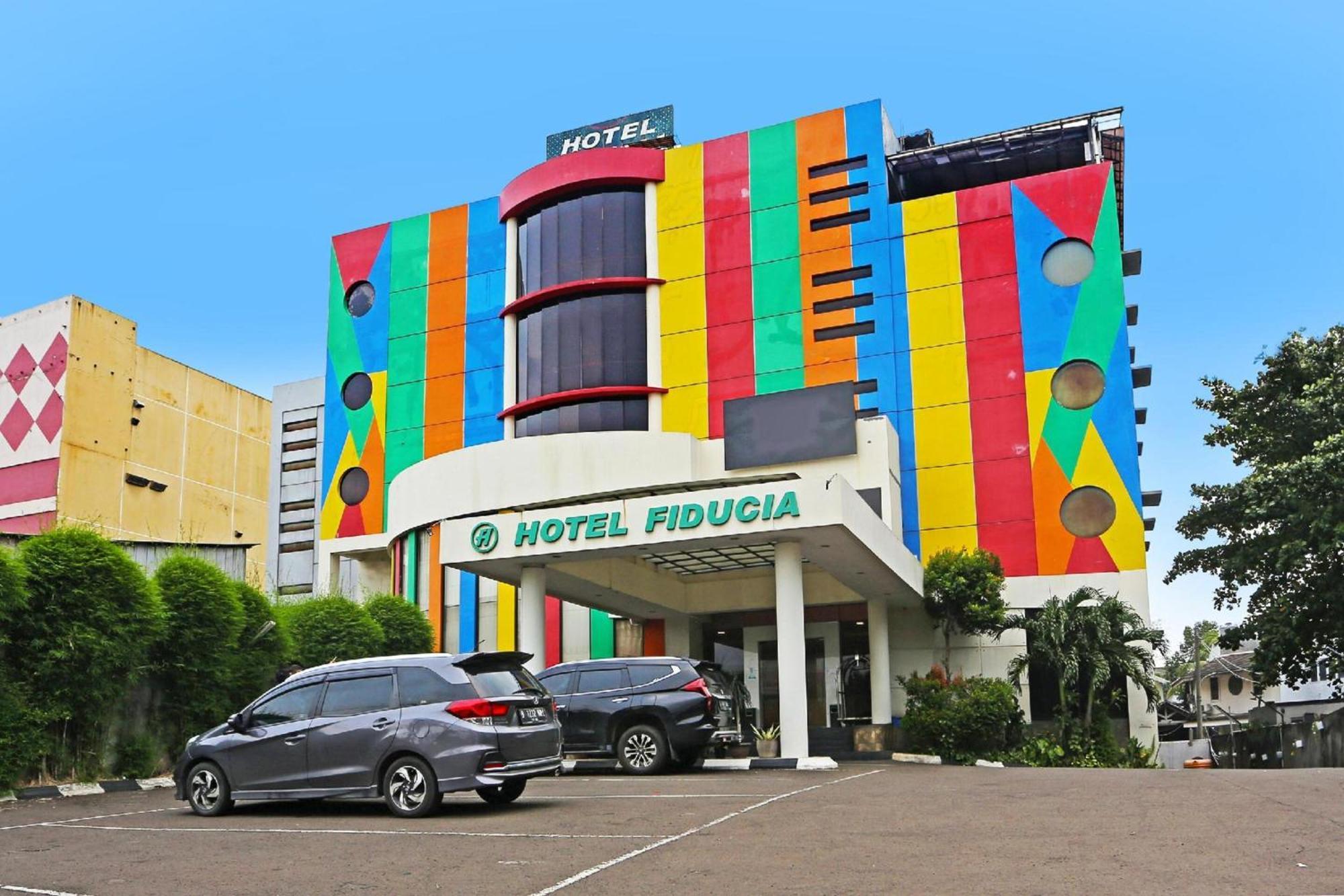 Super Oyo Townhouse Oak Hotel Fiducia Serpong Eksteriør billede