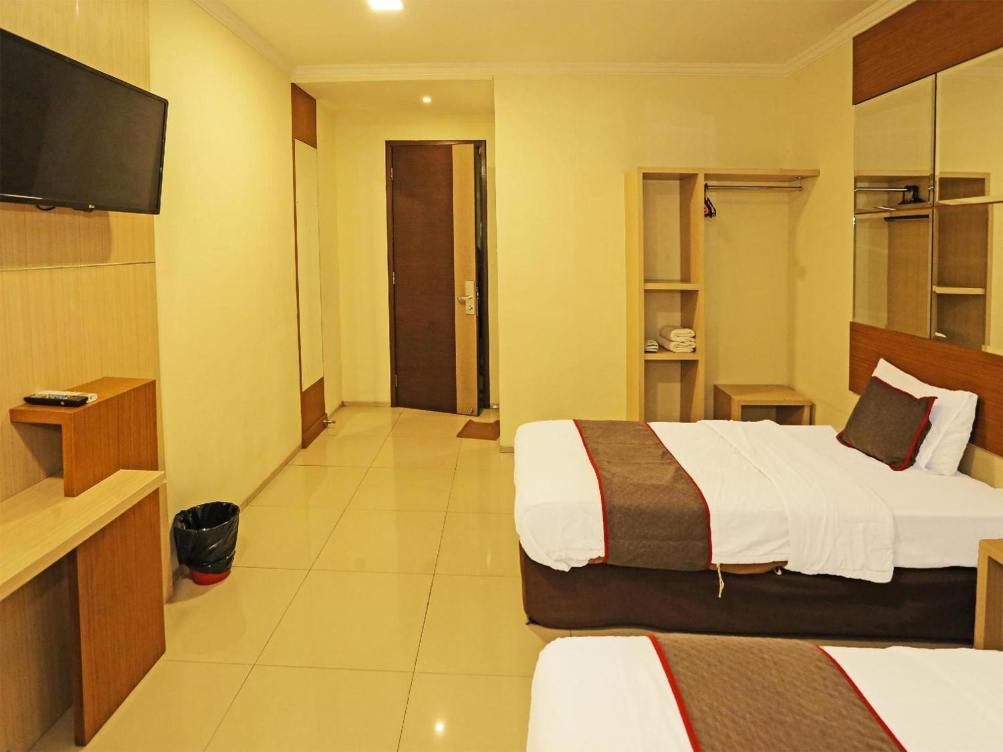 Super Oyo Townhouse Oak Hotel Fiducia Serpong Eksteriør billede
