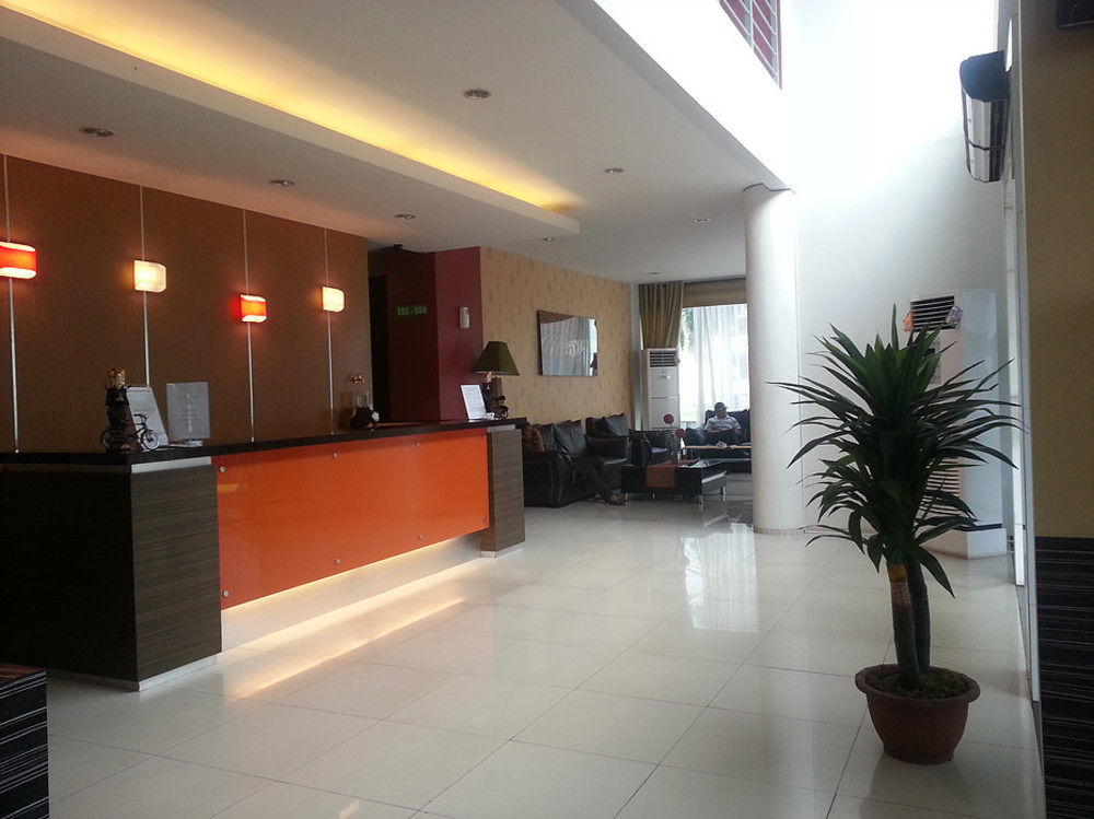 Super Oyo Townhouse Oak Hotel Fiducia Serpong Eksteriør billede