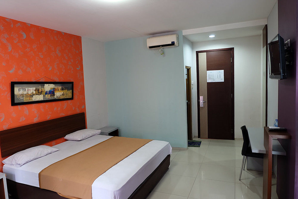 Super Oyo Townhouse Oak Hotel Fiducia Serpong Eksteriør billede